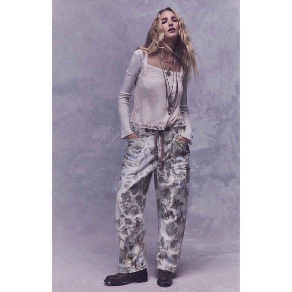 Free People Moxie Printed Floral Flocked Barrel Jeans Size 30 w/ Belt NWT - Picture 2 of 6